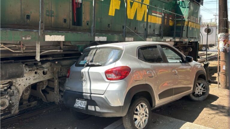 Registran-choque-entre-camioneta-y-ferrocarril-en-la-Gustavo-A.-Madero