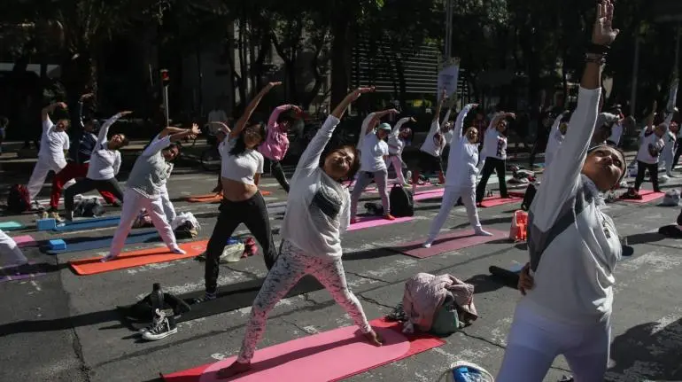 mega-clase-yoga-paseo-reforma