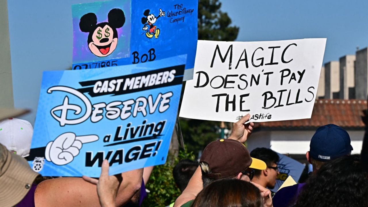 trabajadores-de-disneylandia-amenazan-con-una-huelga-por-sus-salarios