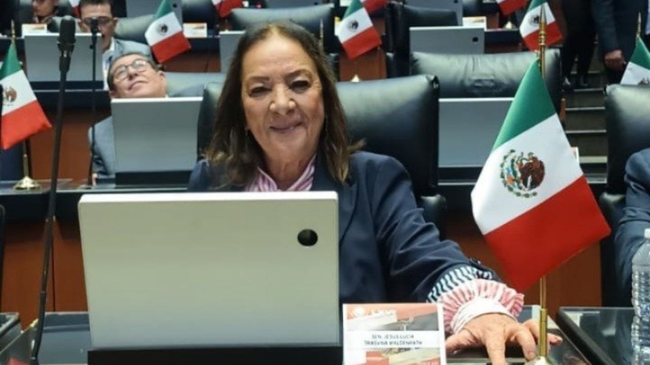 Senado-petardos-Ayotzinapa