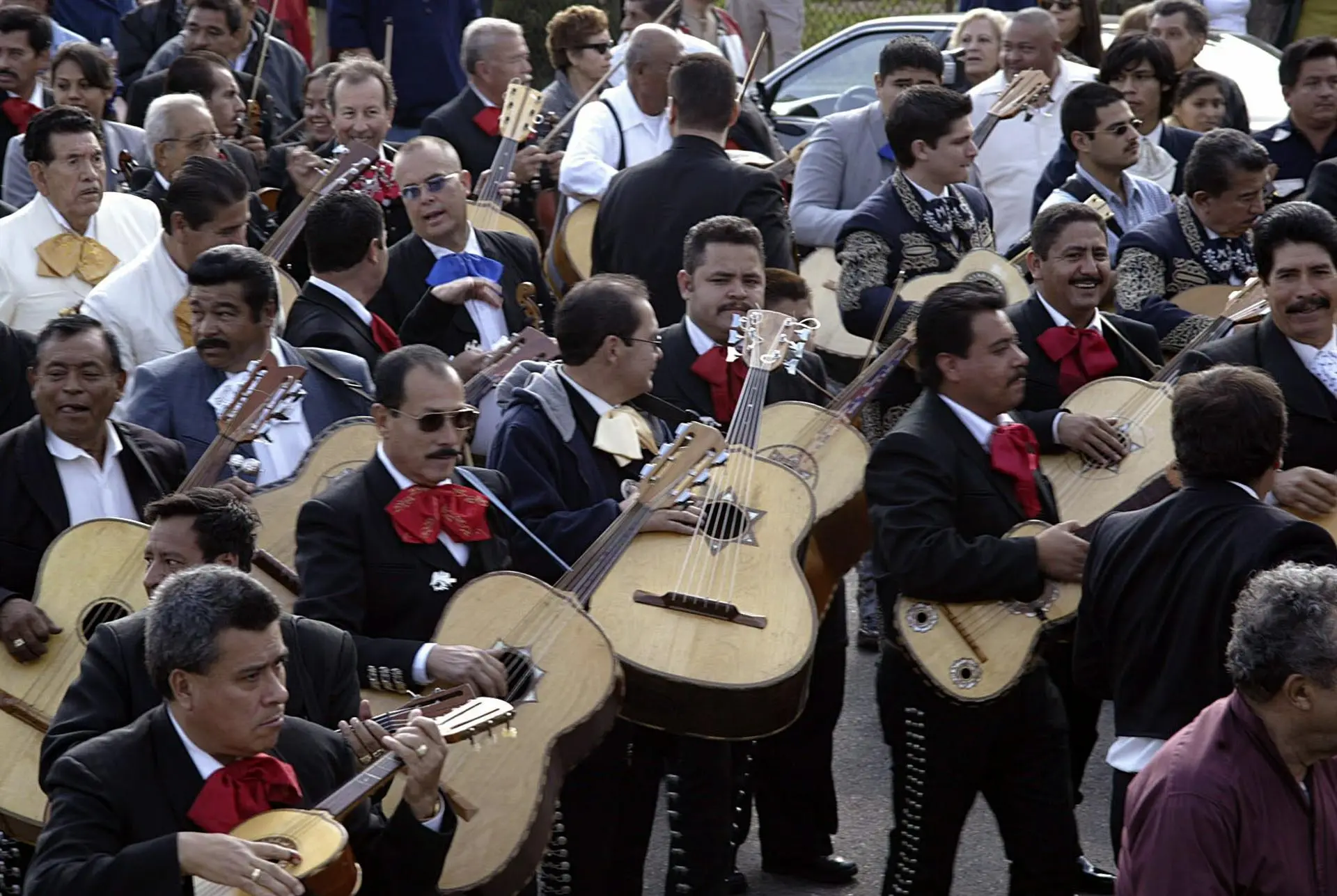 Autoridades liberan a jóvenes mariachis mexicanos retenidos por migración en Texas