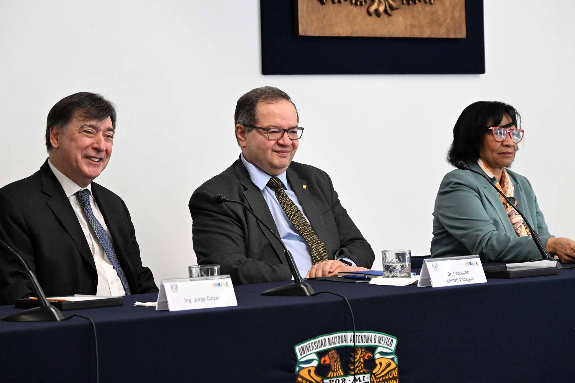 19e3871d2e12404fb25ea430b2ab16e9