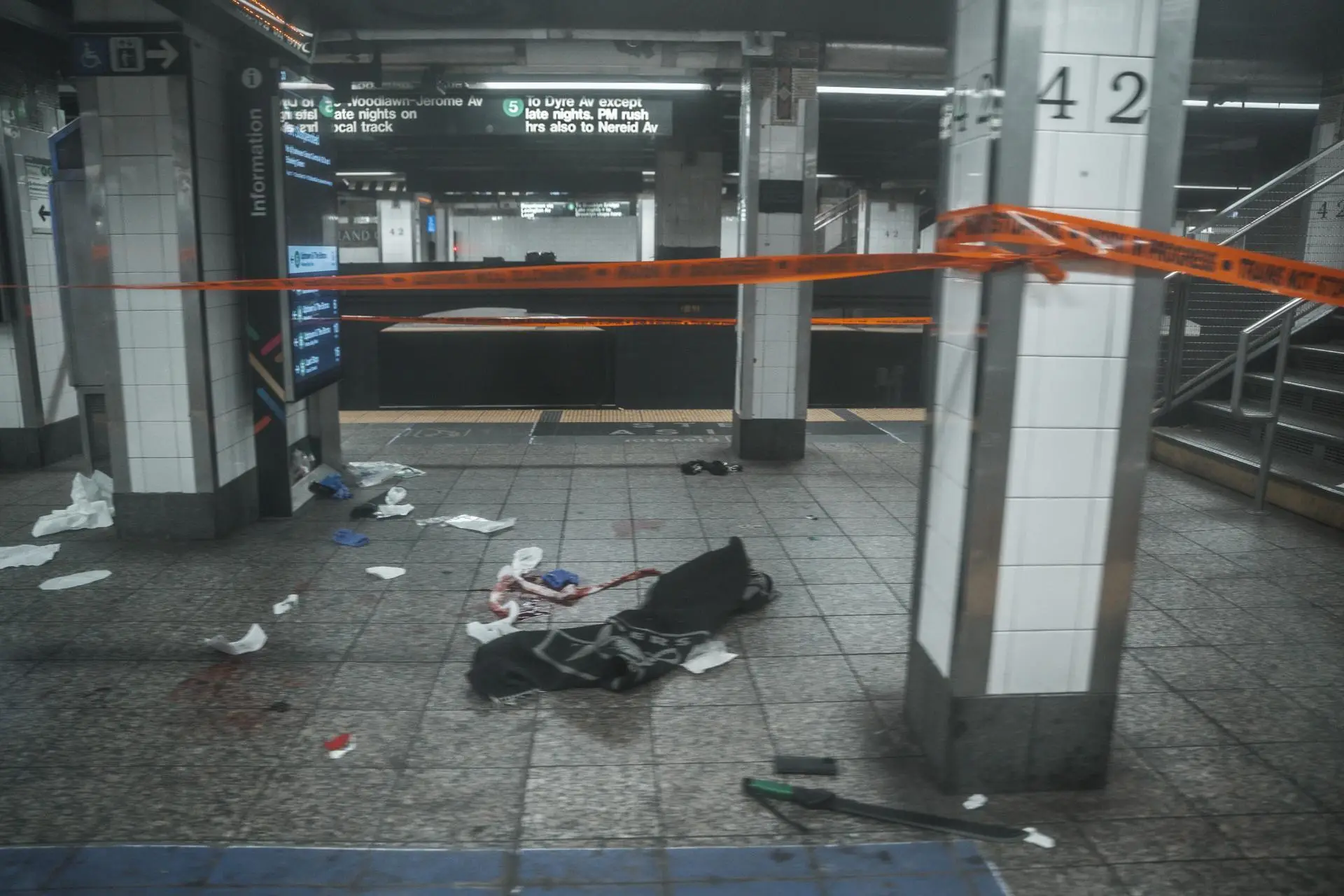 Police shoots and kills a machete attacker inside Grand Central Station