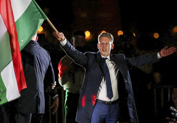 8e193a8edbf2402b8181cb3a23f87ab6