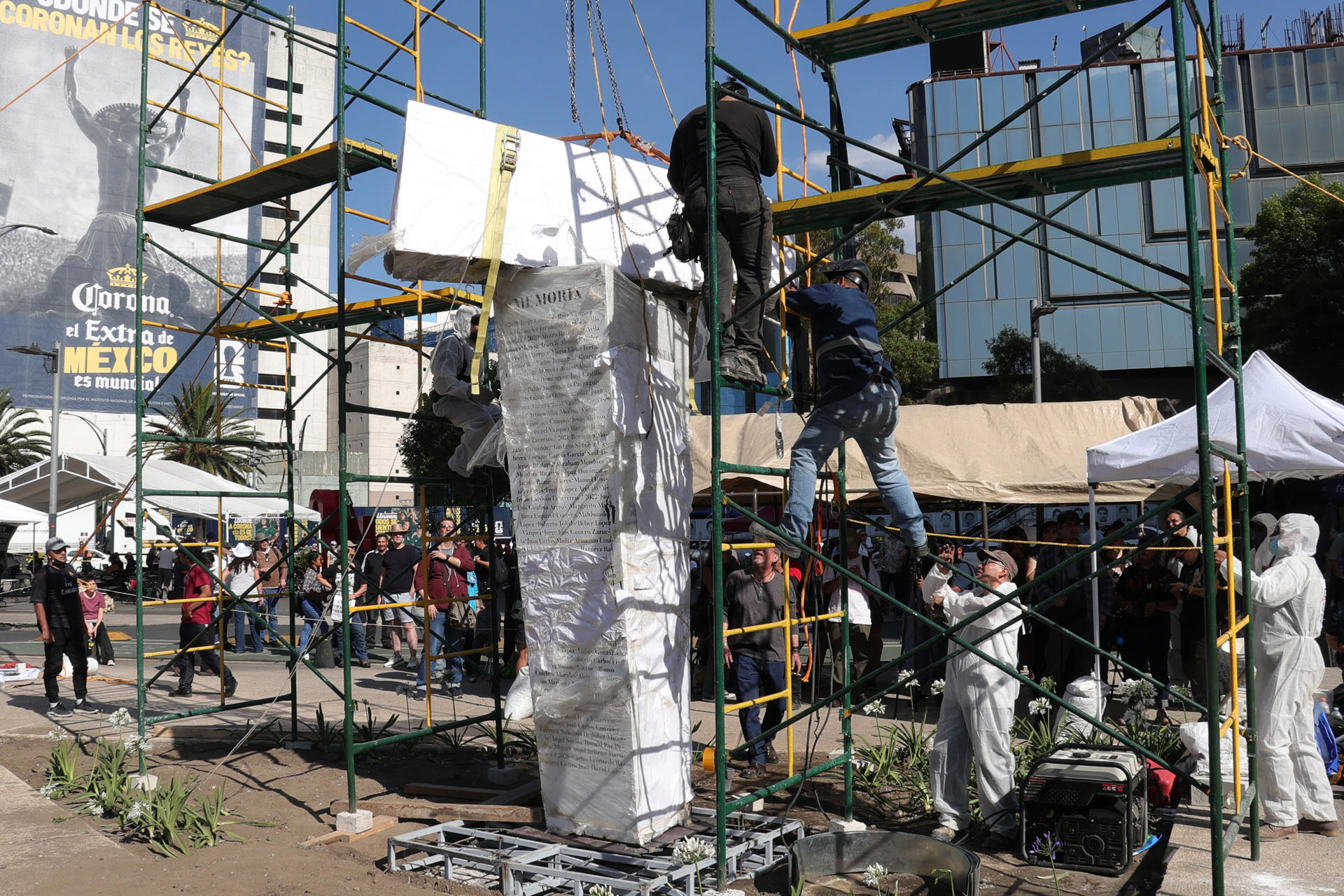 Instalan antimonumento en memoria de periodistas asesinados en México de cara al Mundial