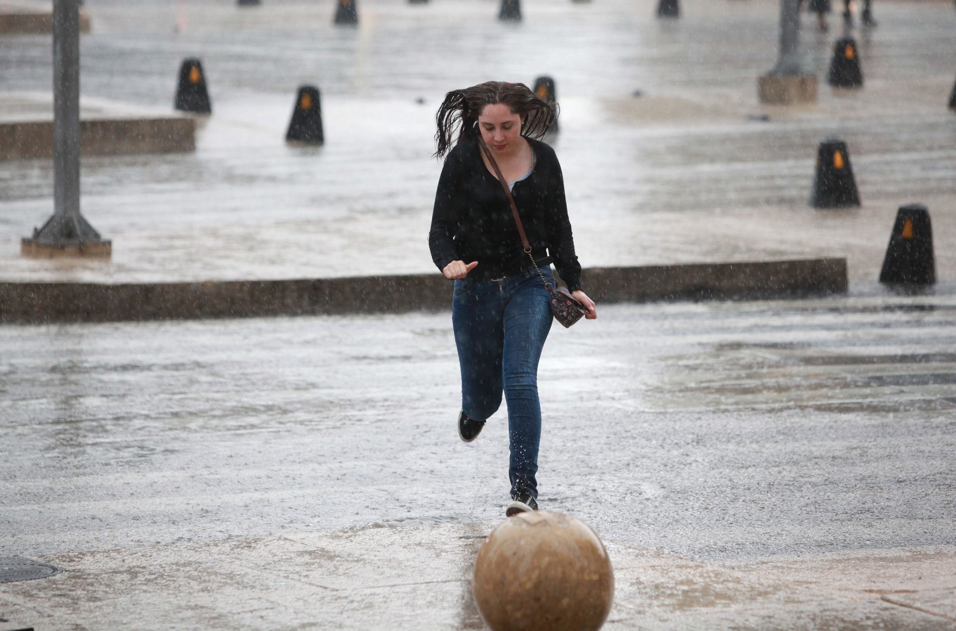 México prevé que depresión tropical se intensifique a tormenta "Dora" este martes