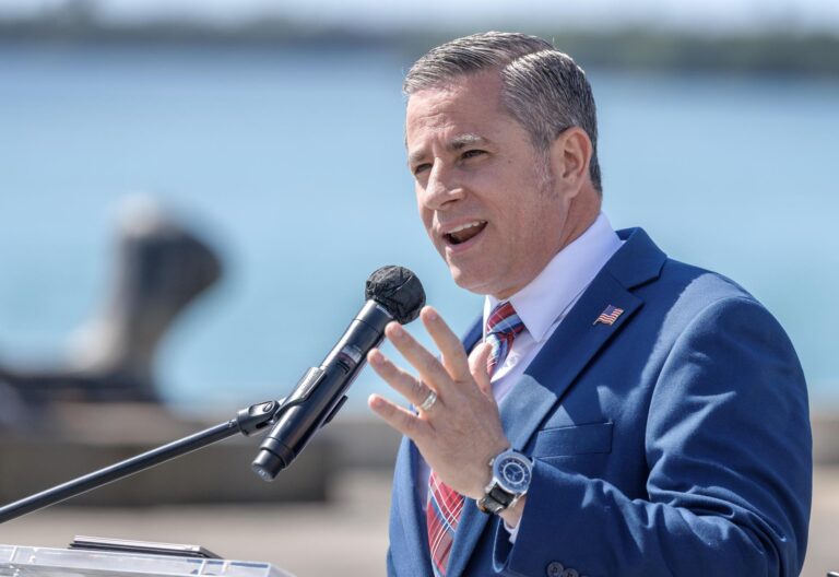Condado de Miami-Dade revoca licencia de empresa que pretendía exportar petróleo a Cuba