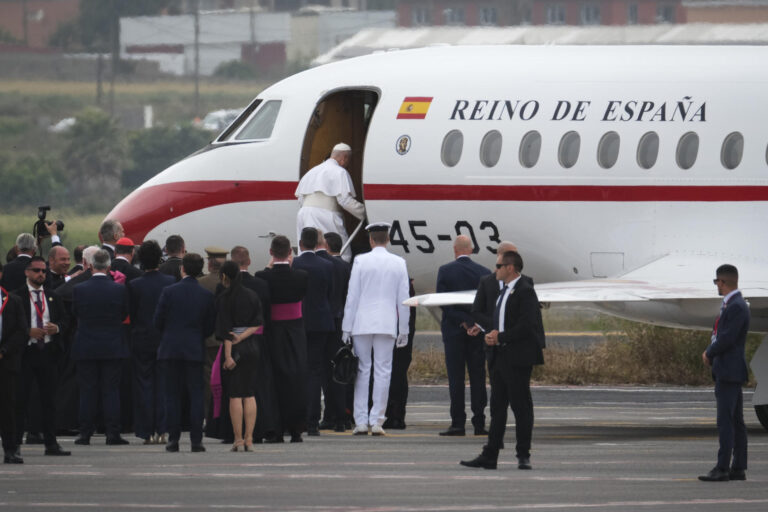 León XIV llega a Roma tras la avería del avión papal en el final de su viaje a España