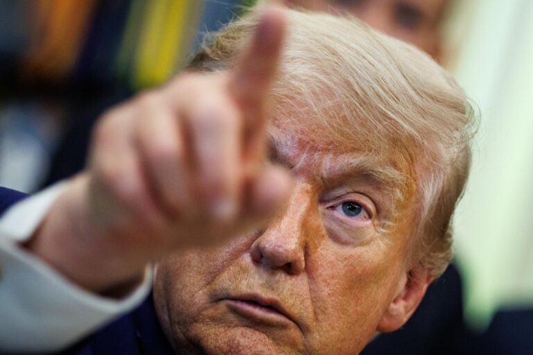 Trump anuncia represalias contra Irán por derribar un helicóptero estadounidense