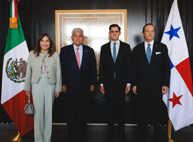 México recibe al presidente de Panamá con miras a fortalecer el "intercambio comercial"