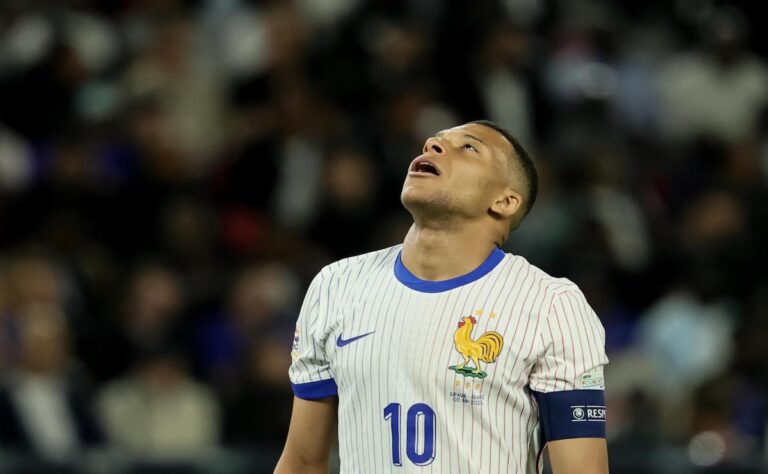 MbappÈ, frente a EspaÒa y la frustraciÛn